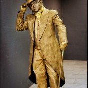 Estatua Gentleman dorado
