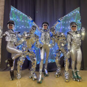 Personajes espejos plata temática futurista